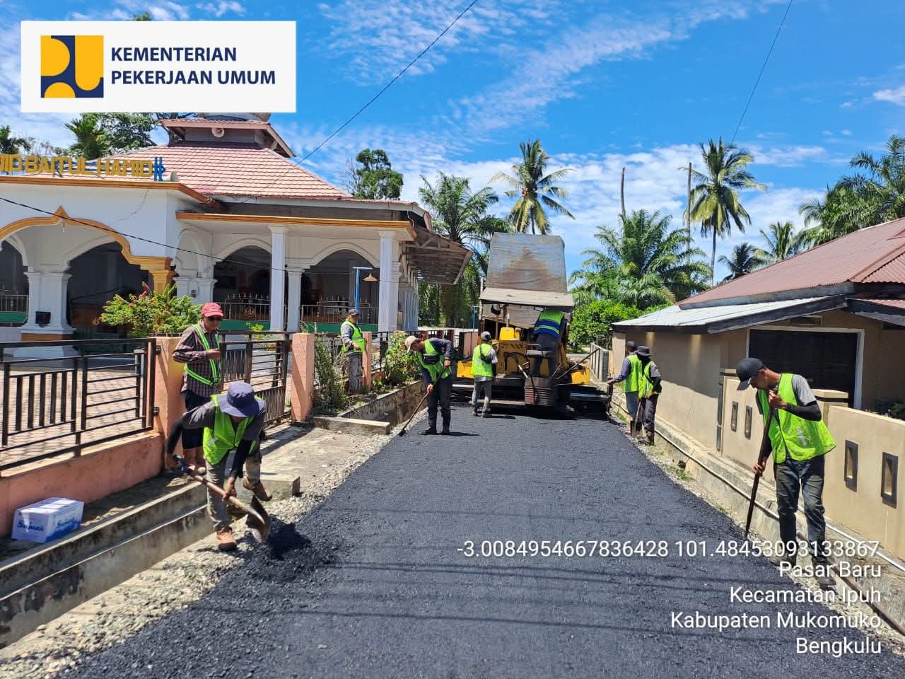 Pemkab Mukomuko Tuntaskan Pekerjaan Aspal 10 Ruas Jalan 