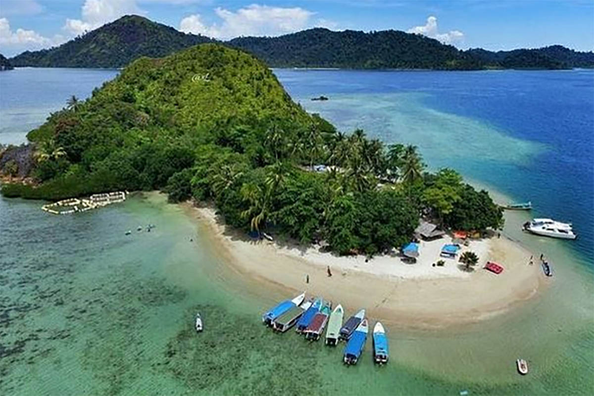 Wisata Pulau Mande Hingga Pulau Setan Yang Menarik Dikunjungi di Pessel Sumbar