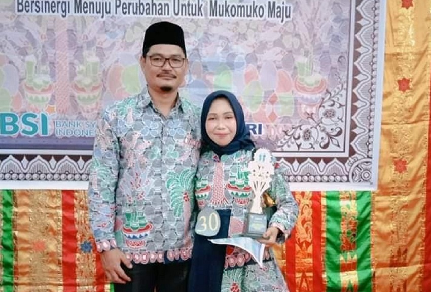 Kades Gajah Mati Juara Lomba Batik Tando Pusako 