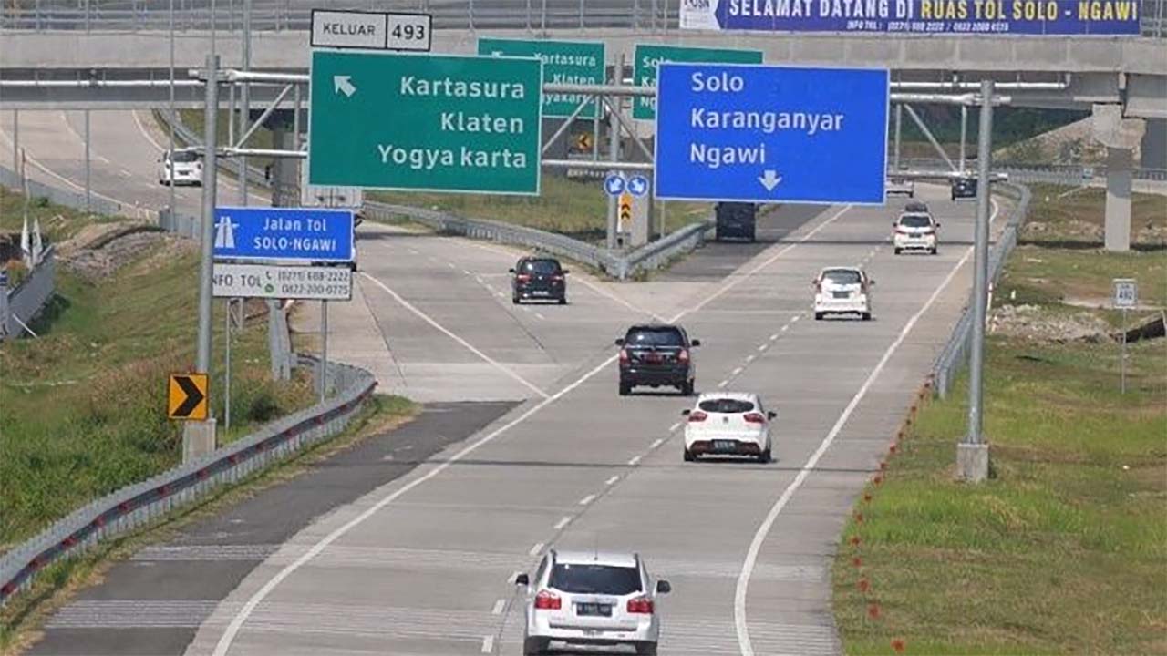 Sudah Tahu Belum? Ini Perbedaan Rambu Warna Hijau dan Biru di Jalan Tol