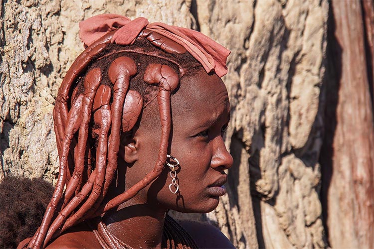 Gunakan Lumpur Sebagai Kosmetik, Wanita Suku Himba Terkenal Paling Cantik
