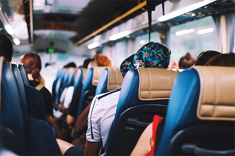 Mengapa Transportasi Umum Seperti Kereta dan Bus Tidak Memiliki Sabuk Pengaman?