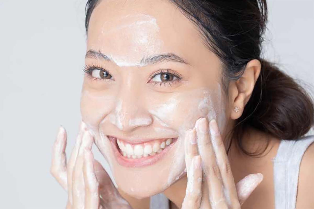 Wajib Tahu, Ini Dia Urutan Skincare Pagi Hari yang Benar Agar Wajah Glowing 