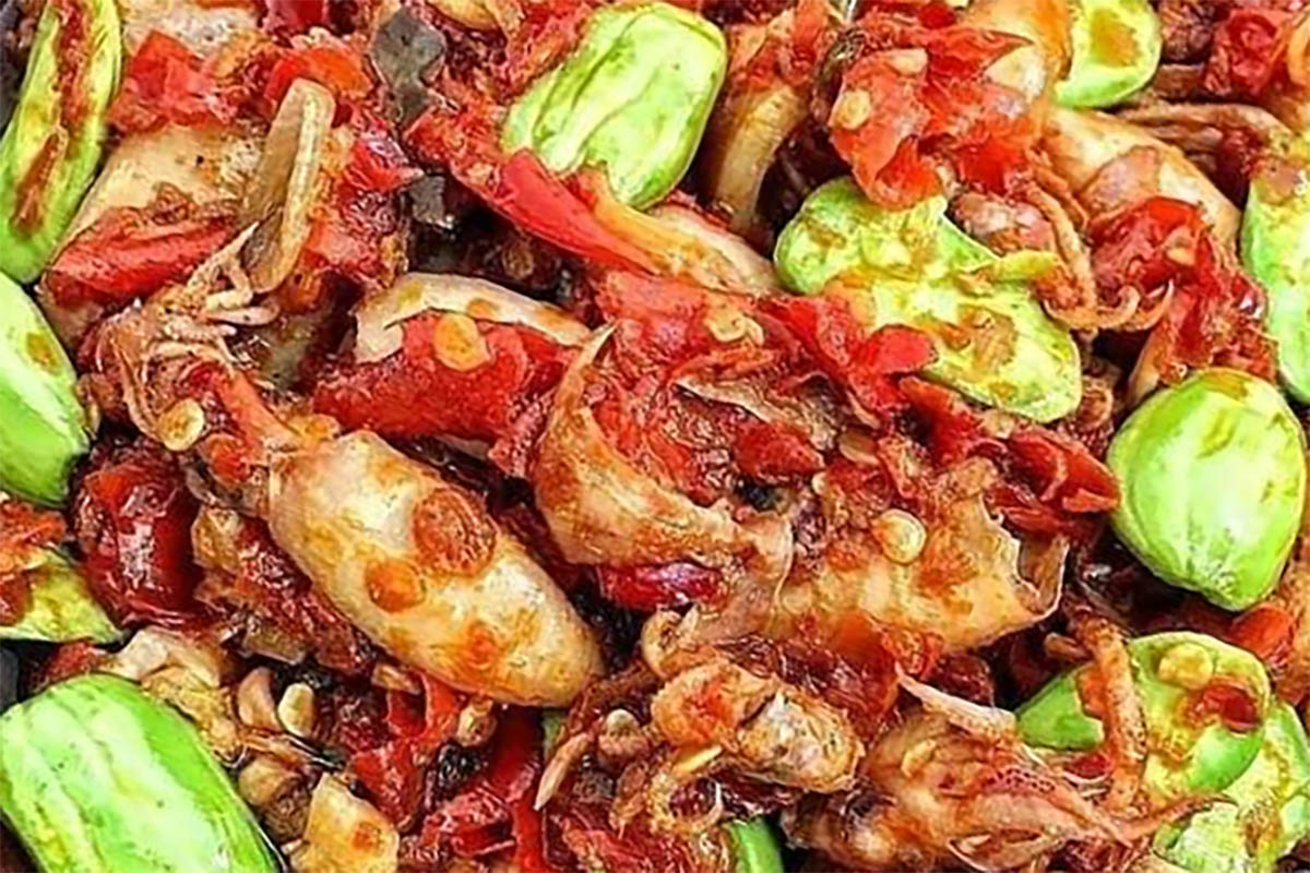 Menu Makan Malam Bareng Keluarga di Rumah, Ini Resep Balado Cumi Petai yang Enaknya Juara