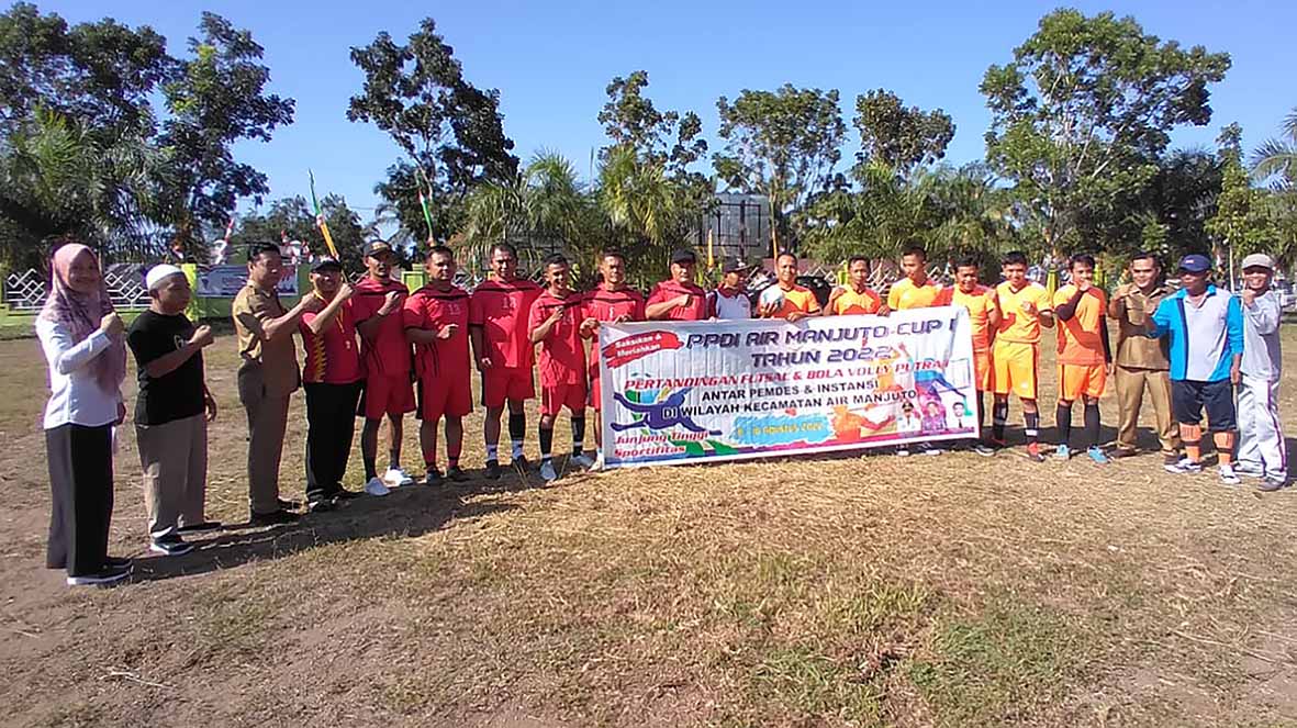 Tendang Bola Camat Buka Lomba Futsal PPDI Air Manjuto
