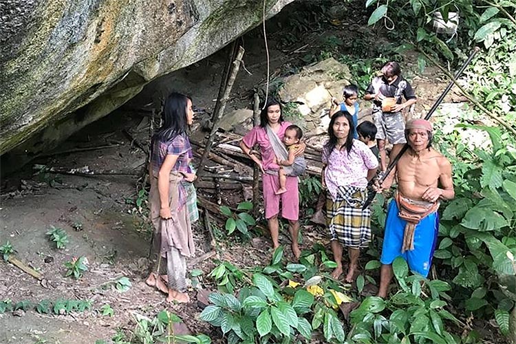 Suku Punan Batu, Penjaga Rimba Kalimantan Yang Masih Bertahan di Hutan