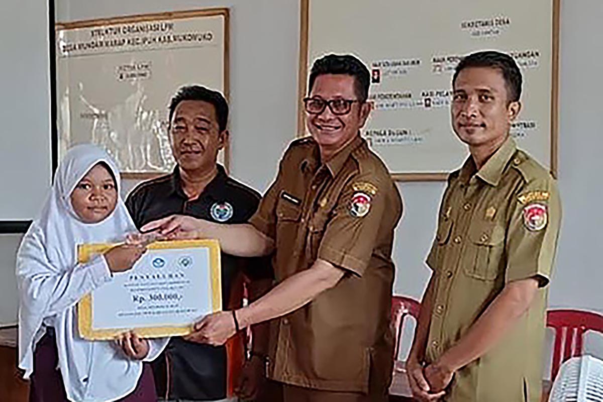 Kren! Pemerintah Desa Beri Reward Pada Pelajar Berprestasi dari SD Hingga SMA