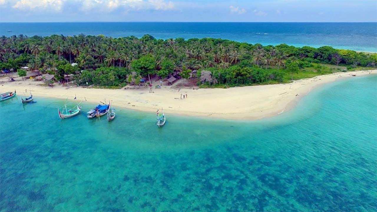 Kesejukan Alam Pulau Gili Labak di Jawa Timur yang Mempesona