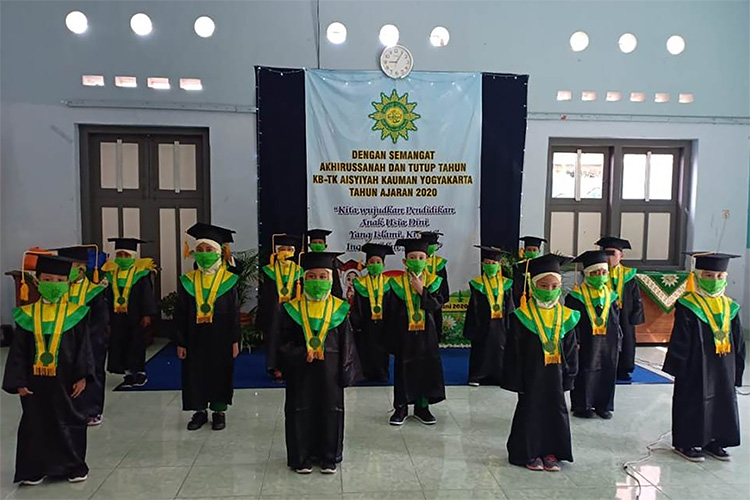 Keberatan Wisuda TK, SD, SMP Hingga SMA, Ini kata Kemedikbud