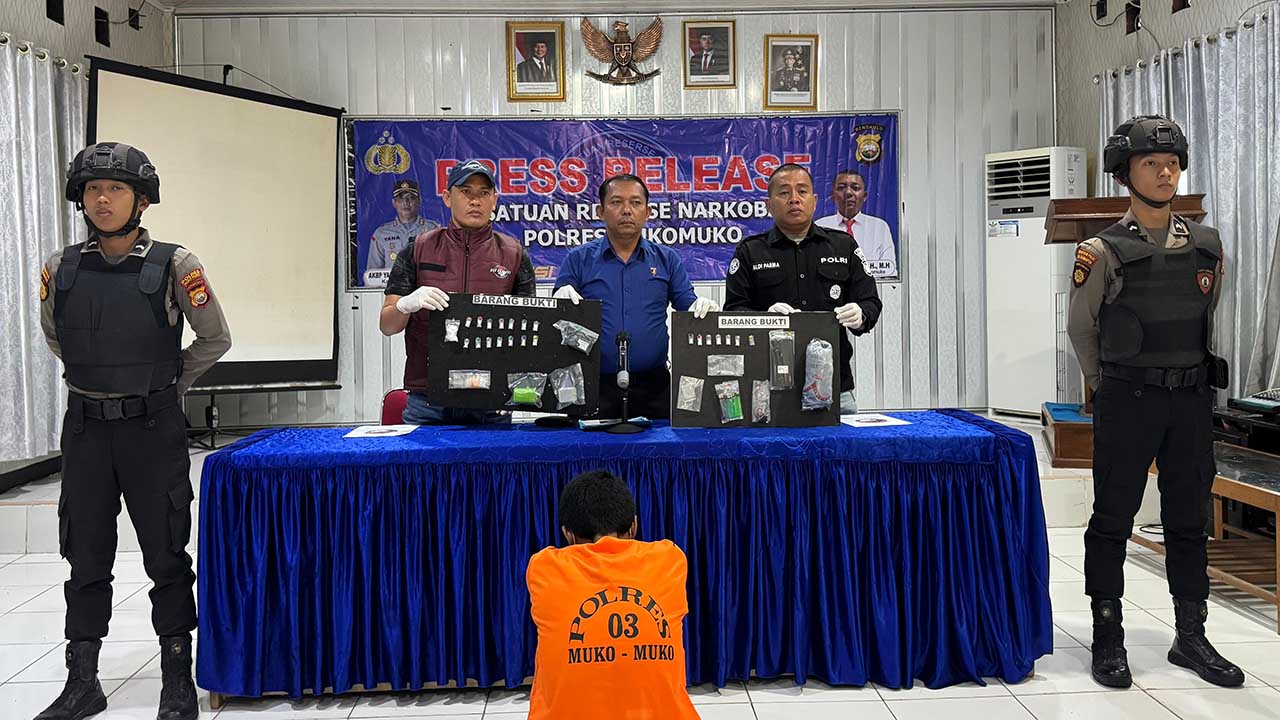 Polres Mukomuko Tangkap Bandar Narkoba dengan Barang Bukti 21 Paket Sabu