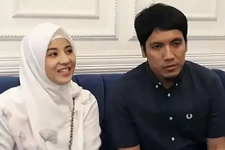 Presenter Desta Belum Cabut Gugatan Perceraian, Sidang Pertama Mediasi