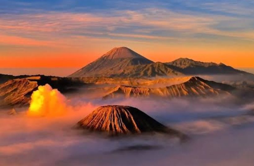 Misteri Gunung Bromo, Disucikan Suku Tengger, Pusat Kerajaan Gaib