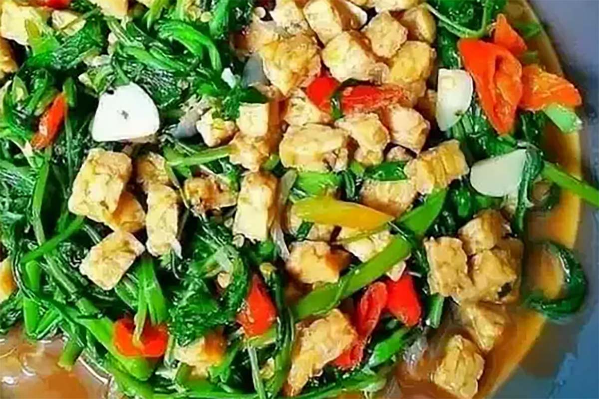 Menu Simpel Namun Nikmat, Kangkung Bumbu Tempe yang Bikin Nagih