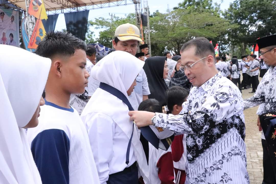 Sekolah Kementerian Agama Juga Kebagian Seragam Gratis Pemkab Mukomuko 2024