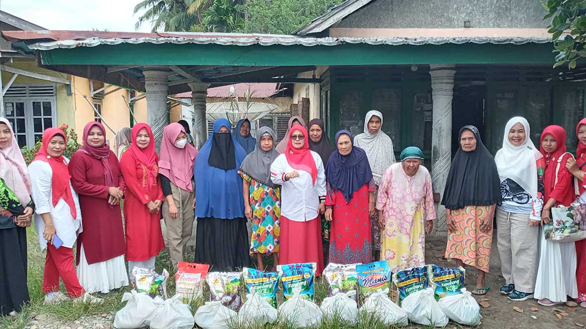 DWP Kanwil Kemenag Provinsi Bengkulu Sentuh Pelajar Madrasah dan Warga dengan Sembako