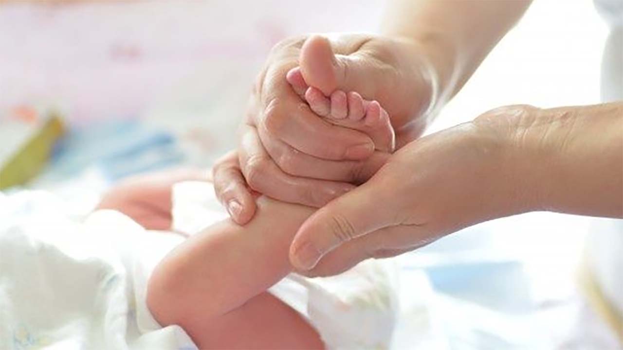 5 Bahaya Penggunaan Baby Oil Berlebih pada Kulit Bayi yang Sensitif, Bisa Picu Ruam dan Biang Keringat