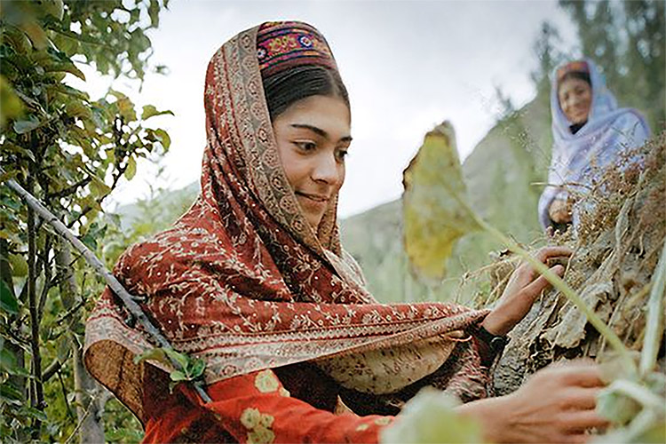 Rahasia Cantik, Umur Panjang Hingga Melahirkan di Usia 65 Tahun Suku Hunza Pakistan