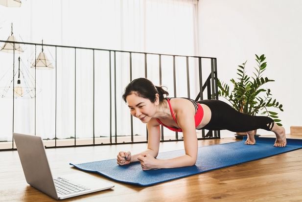 3 Manfaat Olahraga Plank, Gerakan Sederhana yang Dapat Meningkatkan Suasana Hati