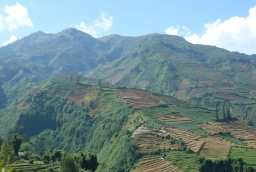 Selama Ini Kita Tertipu, Dikira Bukit Ternyata Gunung Purba Raksasa Yang Bisa Metetus Kapan Saja