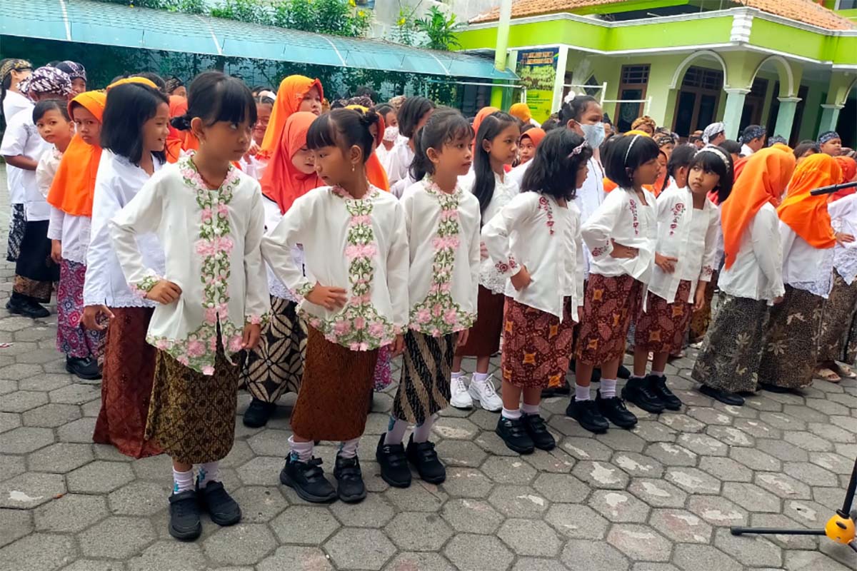 Ketentuan Seragam Sekolah 2024 dari SD Hingga SMA Sesuai Permendikbud Yang Baru