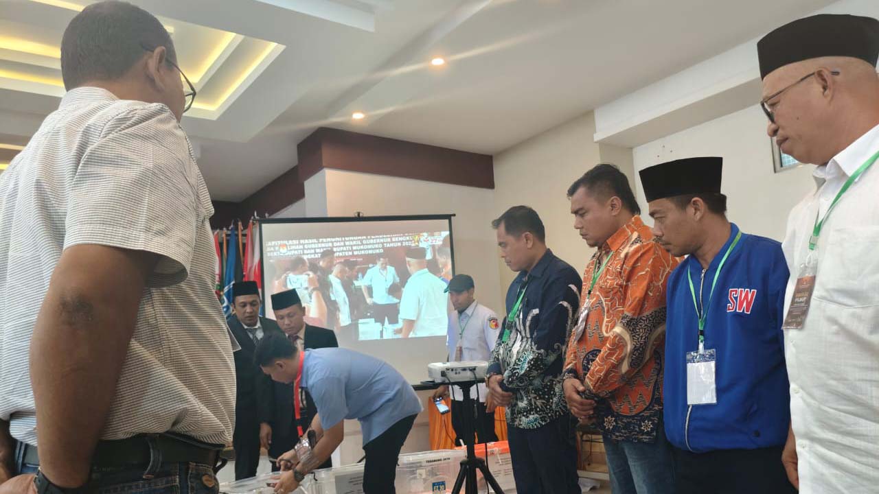 Rapat Pleno Rekapitulasi Suara Plbup Mukomuko dan Pilgub Bengkulu 