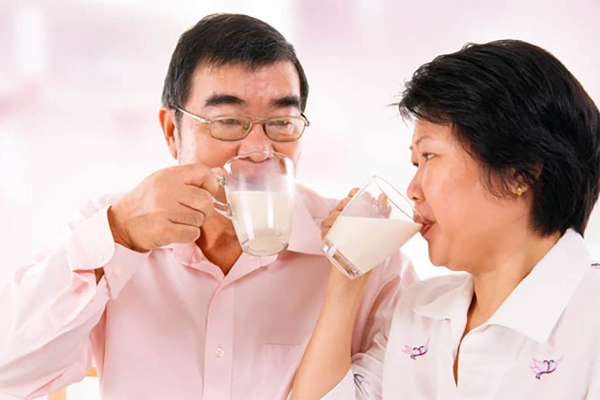 Menjaga Kesehatan Tulang di Usia Lanjut, Inilah 7 Rekomendasi Susu yang Baik Untuk Kesehatan Tulang 