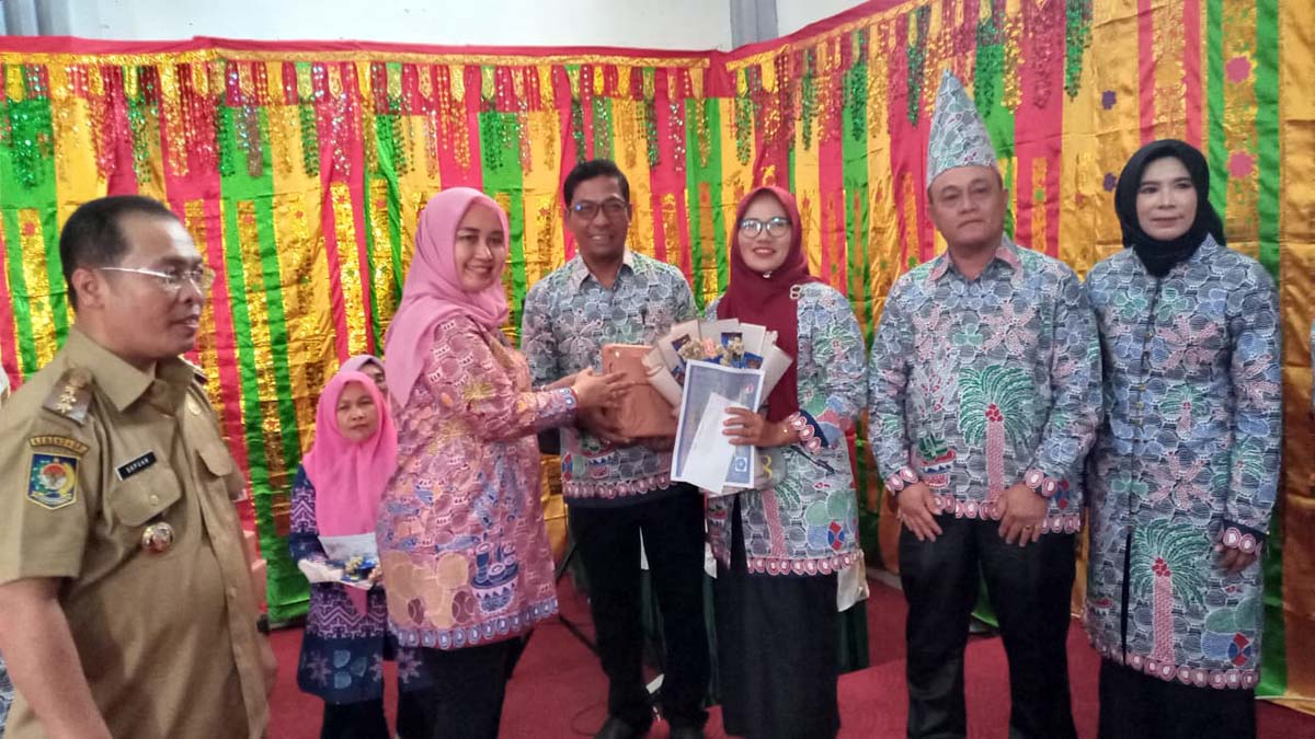 Bupati Ajak Masyarakat Mencintai Batik Mukomuko