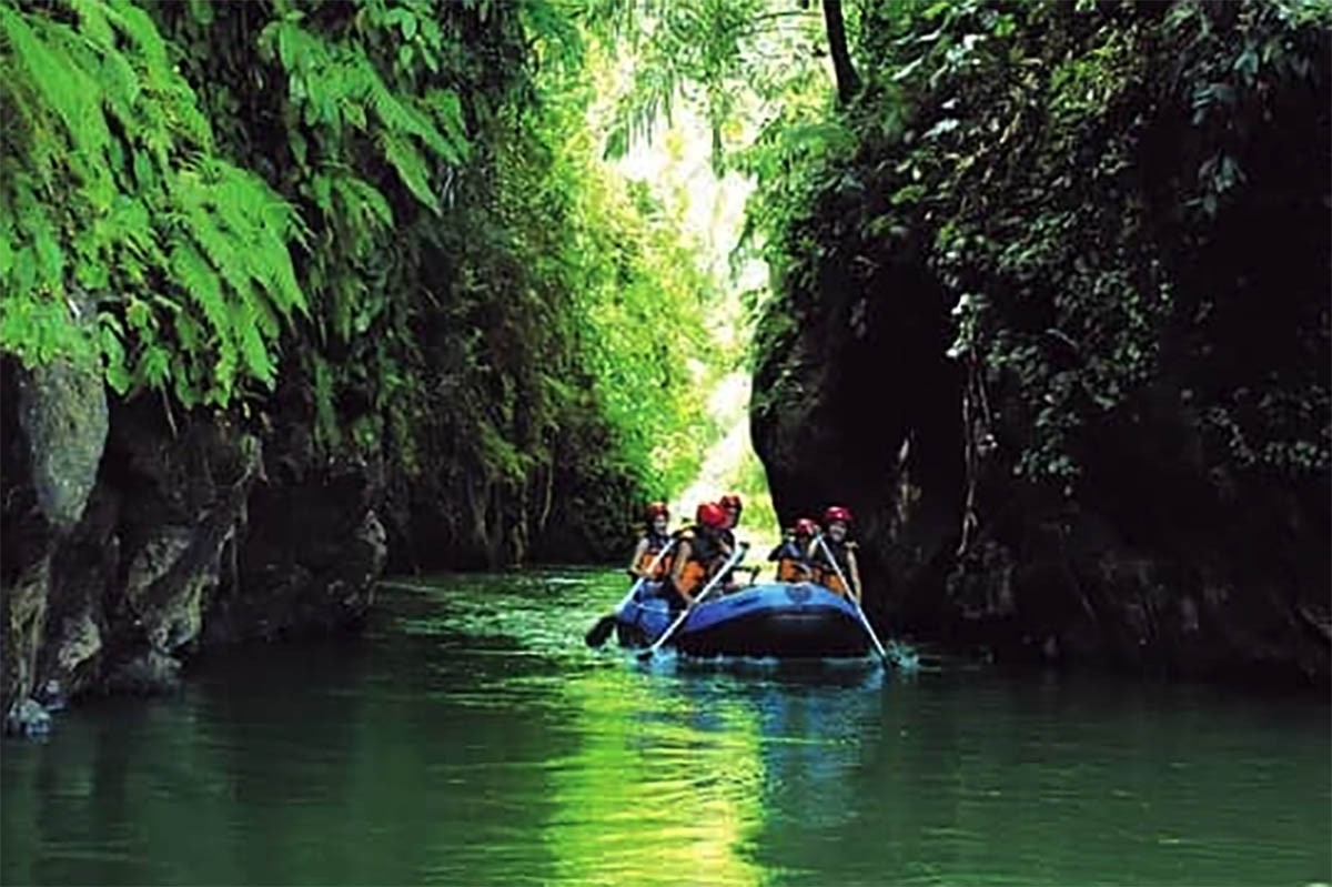 Wisata Susur Sungai Ayung, Serunya Arung Jeram di Bali