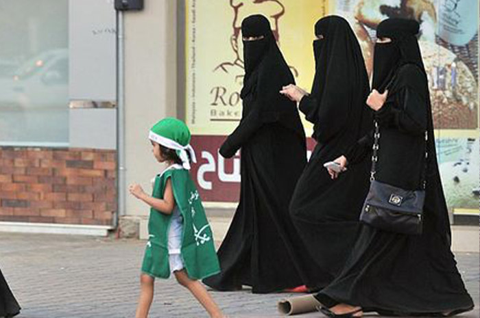 Heboh, Raja Arab Saudi Tetapkan Aturan Baru Melarang Siswi Pakai Abaya dan Hijab Saat Ujian Sekolah