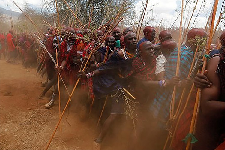 Tradisi Unik di Afrika, Bertarung Sampai Mati Demi Cinta