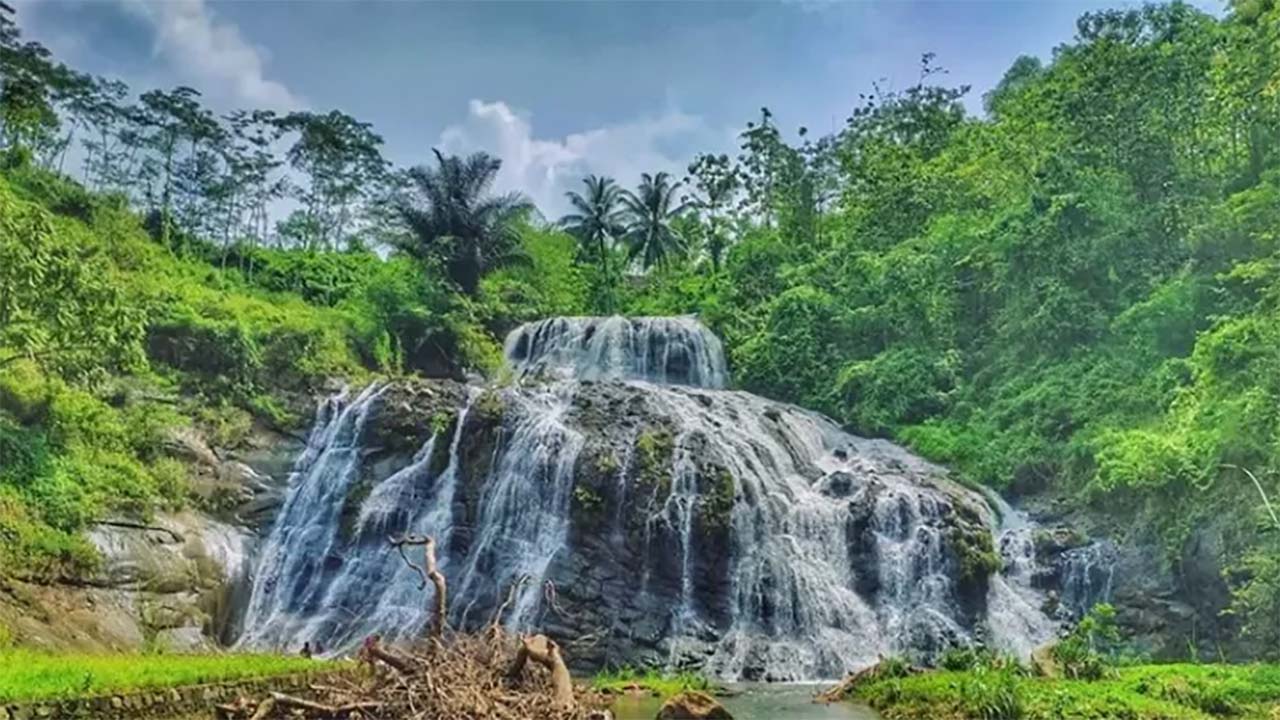 Unik dan Menyegarkan, Beginilah Keindahan Wisata Alam Curug Sindora 