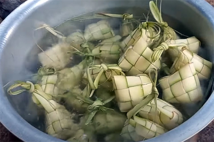 Cara Merebus Ketupat Agar Tidak Keras dan Tidak Lembek: Rahasia Dapur yang Belum Banyak Orang Tahu