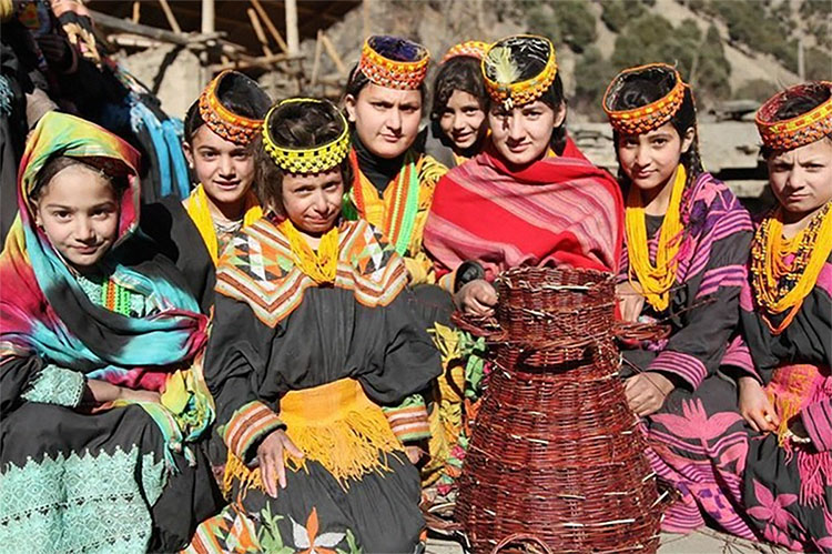 Suku Kalash, Diasingkan Bersama Kambing, Jika Mampu Bebas Berhubungan Dengan Wanita