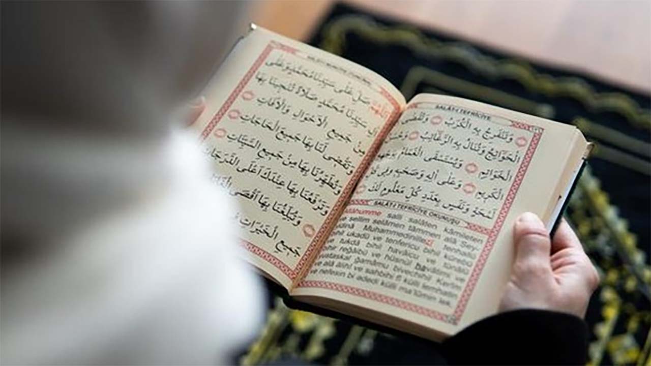 Ingin Hafal Al-Quran dengan Mudah? Coba 5 Tips Jitu dari Syaikh Ali Jaber, Dijamin Anti Ngantuk!