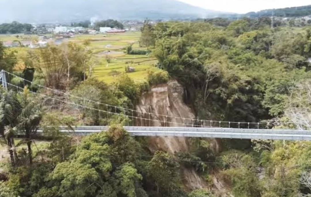 Wow! Inilah Jembatan Gantung Terpanjang di Sumatera Barat yang Ada di Atas Ketinggian 150 Meter