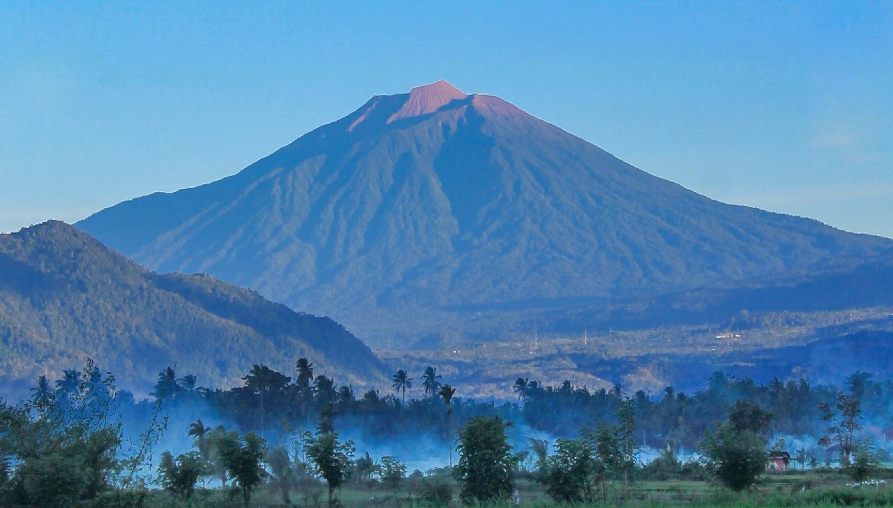 37 Gunung di Sumatera Barat dan Termasuk Gunung Merapi, Berikut Daftar Lengkapnya