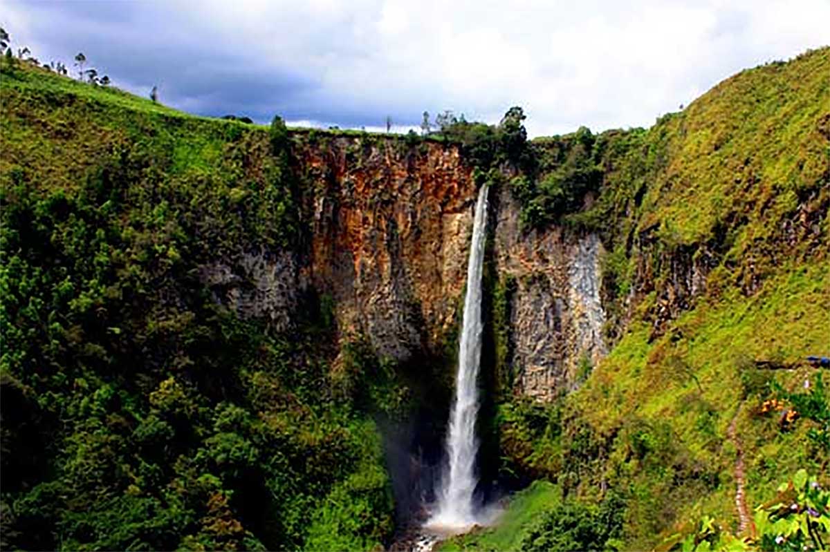 Intip Pesona Alam Air Terjun Sigura-Gura, Air Terjun Tertinggi di Indonesia 