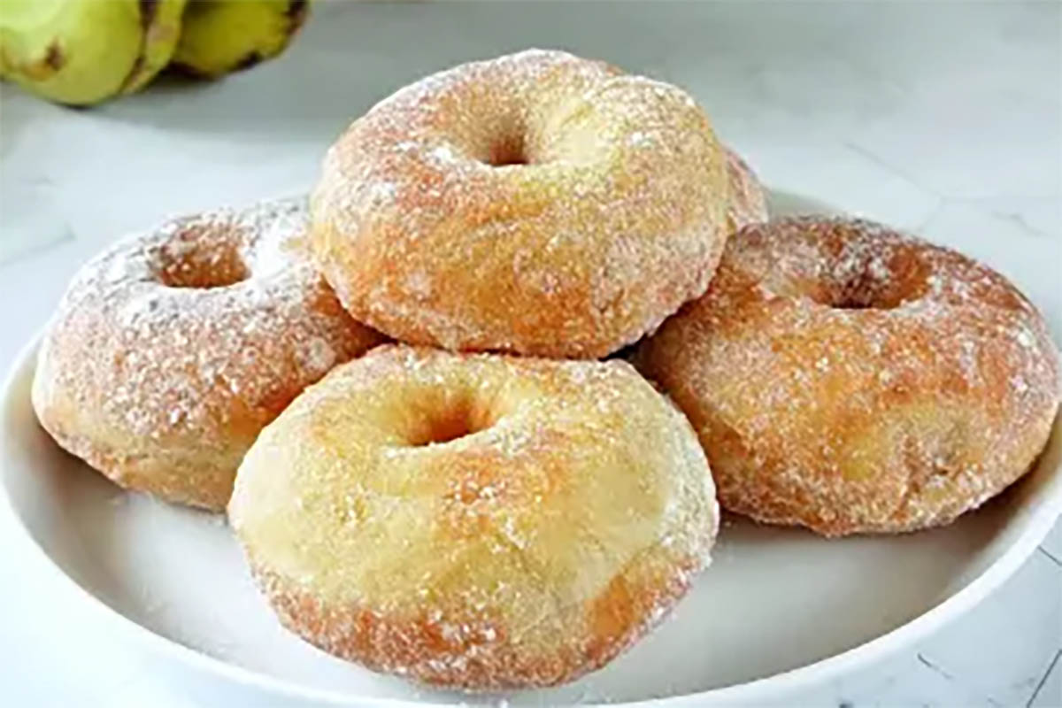 Punya Sisa Pisang di Rumah? Yuk Bikin Donat Pisang yang Lembut dan Lezat dengan Aroma yang Nikmat