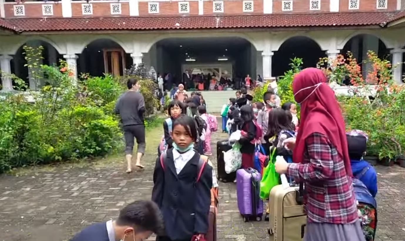 Pimpinan Pondok Pesantren Al Zaytun Indramayu Larang Santri Aminkan Doa