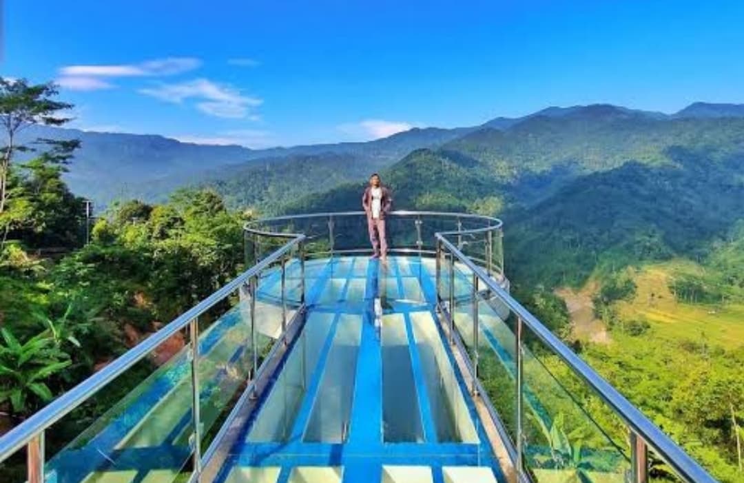 Jembatan Kaca Lereng Cibolang, Lokasi Swaphoto Estetik