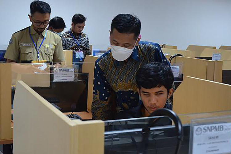 Motivasi!! 3 Calon Mahasiswa yang Berjuang agar Lolos UTBK SNBT 2023 Meskipun Tunanetra, Ini Kisahnya