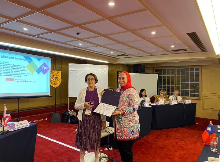 Hadiri Konferensi Perempuan Internasional, Tengku Nuliyana Habsjah Sapuan Terima Sertifikat Keanggotaan ICW 