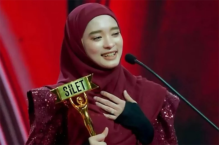 Dapat 2 Piala Penghargaan Awards, Inara Rusli Banjir Nyinyiran Singgung Piala Terkonyol yang Pernah Ada