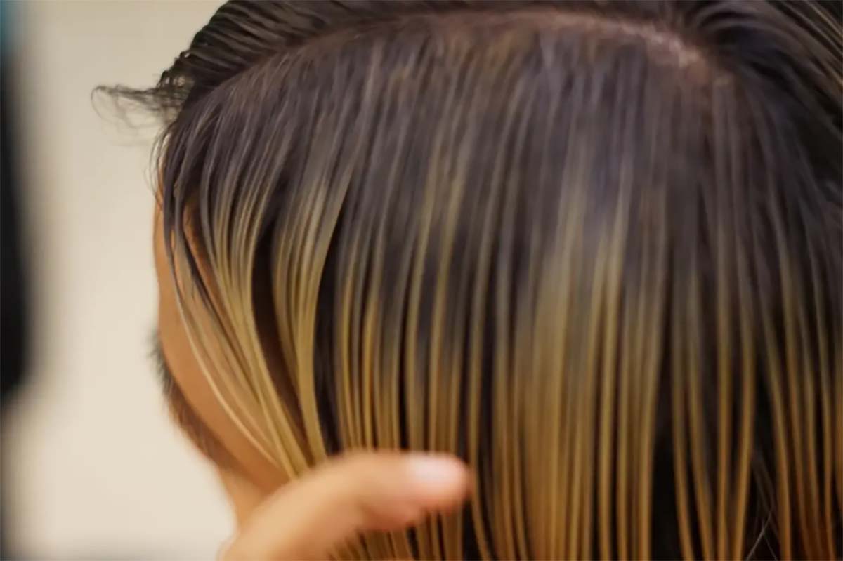 5 Cara Mudah Mewarnai Rambut Sendiri di Rumah dengan Hasil yang Maksimal Seperti di Salon