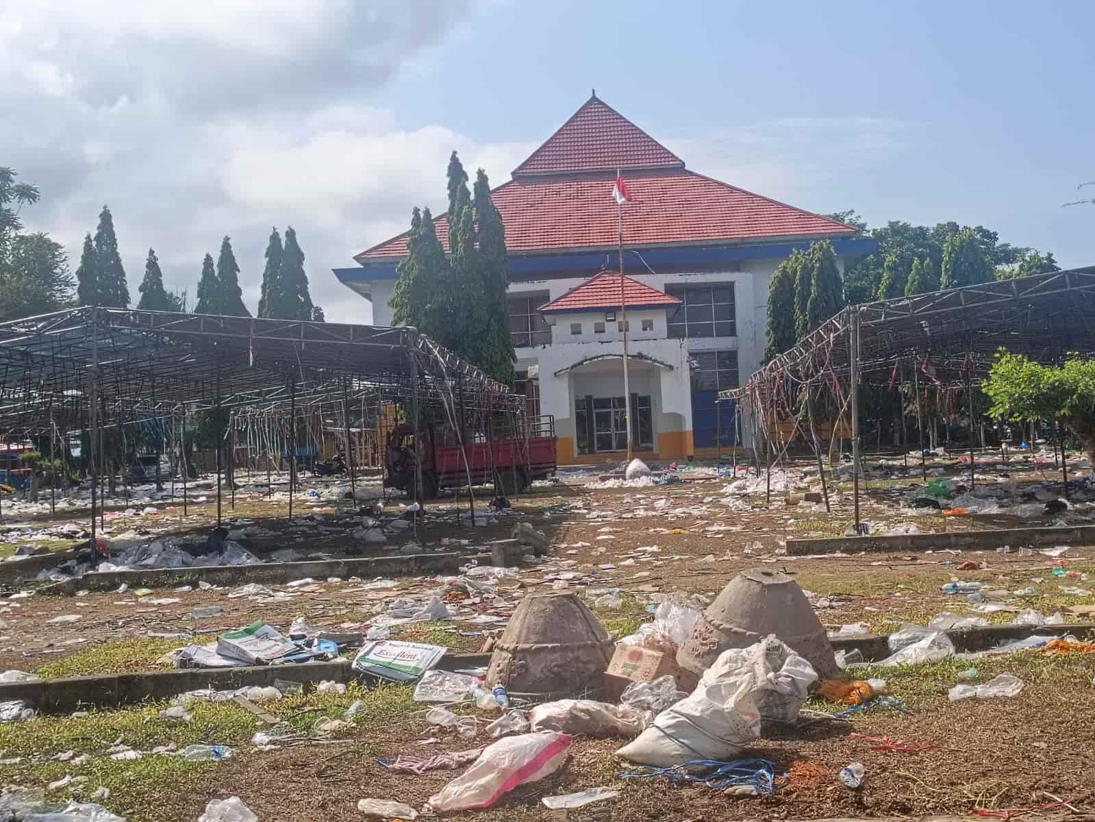 Dinas LH Belum Sentuh Sampah HUT di Lokasi Pedagang Pasar Malam
