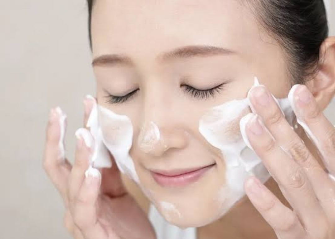 Pantas Nggak Glowing Inilah Kesalahan Saat Menggunakan Facial Foam yang Umum Dilakukan, No 2 Paling Sering