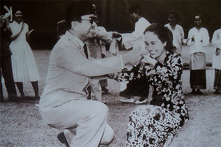 Hartini Istri Soekarno Yang Paling Setia Hingga Napas Terakhir Sang Proklamator