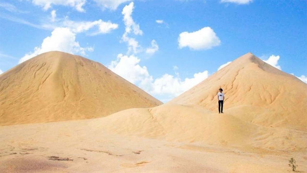 Jadi Spot Foto Instagramable, Inilah Keindahan Pesona Alam Bukit Pasir Busung