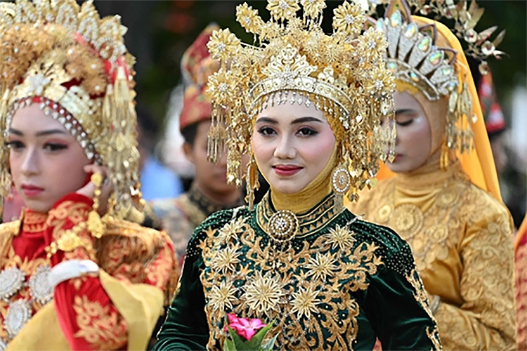 Seragam Sekolah Kini Lebih Berwarna dengan Keberagaman Budaya