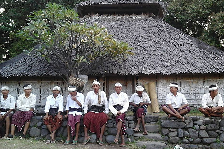 Tradisi Unik Suku Sasak di Nusa Tenggara Barat, Sembahyang Wetu Telu